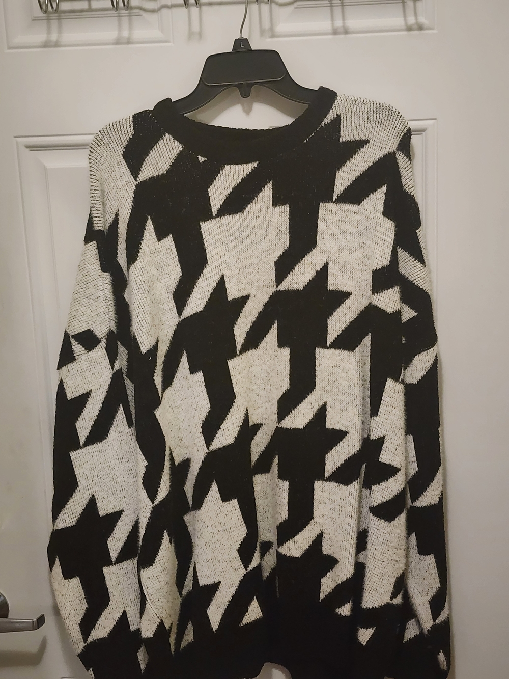 Black & White Houndstooth Knit Boohooman Sweater - Women